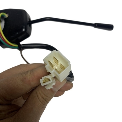 Interruptor de luz de viragem HELI JK802L para empilhadeiras dentro de oficinas de reparação de máquinas