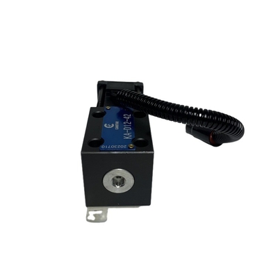 Válvula solenoide de 12 V para FD20-30 CPCD20-30 KA-D12-42/12N53-82551 Partes de empilhadeira 135L3-82001