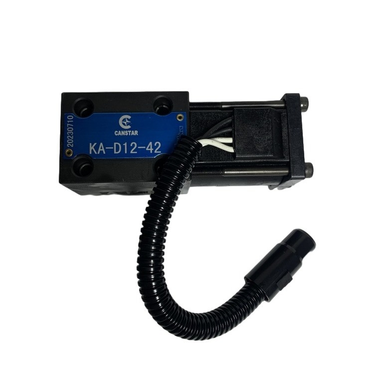 Válvula solenoide de 12 V para FD20-30 CPCD20-30 KA-D12-42/12N53-82551 Partes de empilhadeira 135L3-82001